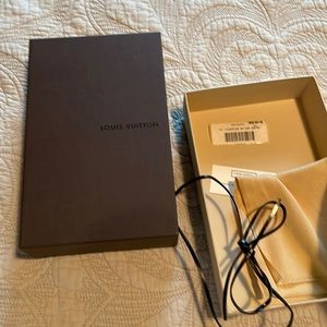 Louis Vuitton wallet size box